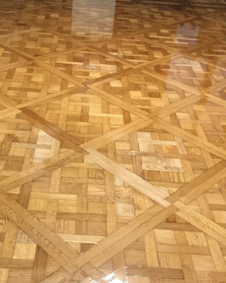 Parquet plastificado con terminación brillante